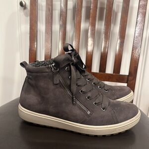 ECCO Women's Gore-TEX High Top Sneaker